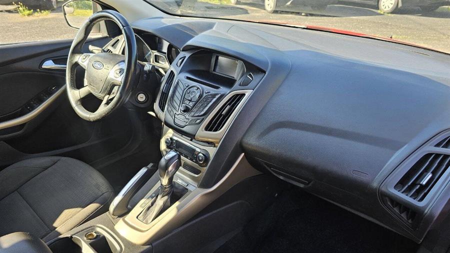 2012 Ford Focus SEL 4dr Sedan, available for sale in Wolcott, New York | Auto Hunter CNY. Wolcott, New York 2012 Ford Focus SEL 4dr Sedan, available for sale in Wolcott, New York | Auto Hunter CNY. Wolcott, New York