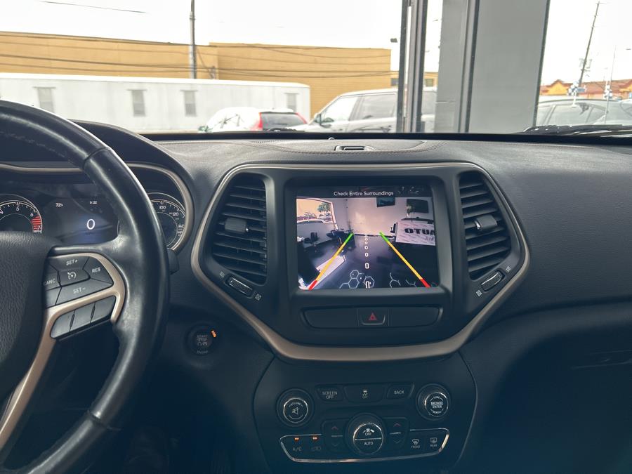 2016 Jeep Cherokee 4WD 4dr Limited, available for sale in Jersey City, New Jersey | Luxe Auto Galleria. Jersey City, New Jersey 2016 Jeep Cherokee 4WD 4dr Limited, available for sale in Jersey City, New Jersey | Luxe Auto Galleria. Jersey City, New Jersey