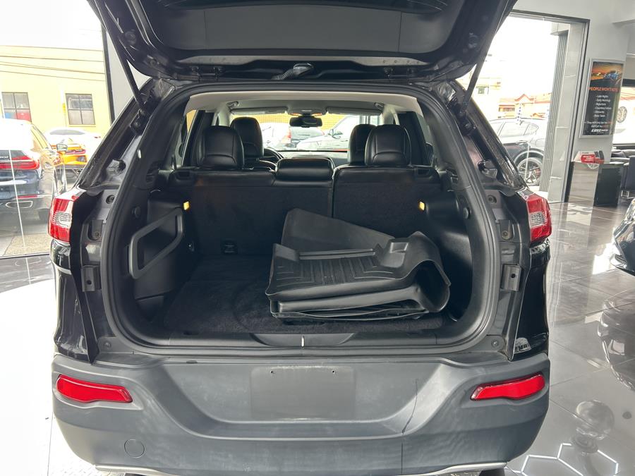 2016 Jeep Cherokee 4WD 4dr Limited, available for sale in Jersey City, New Jersey | Luxe Auto Galleria. Jersey City, New Jersey 2016 Jeep Cherokee 4WD 4dr Limited, available for sale in Jersey City, New Jersey | Luxe Auto Galleria. Jersey City, New Jersey