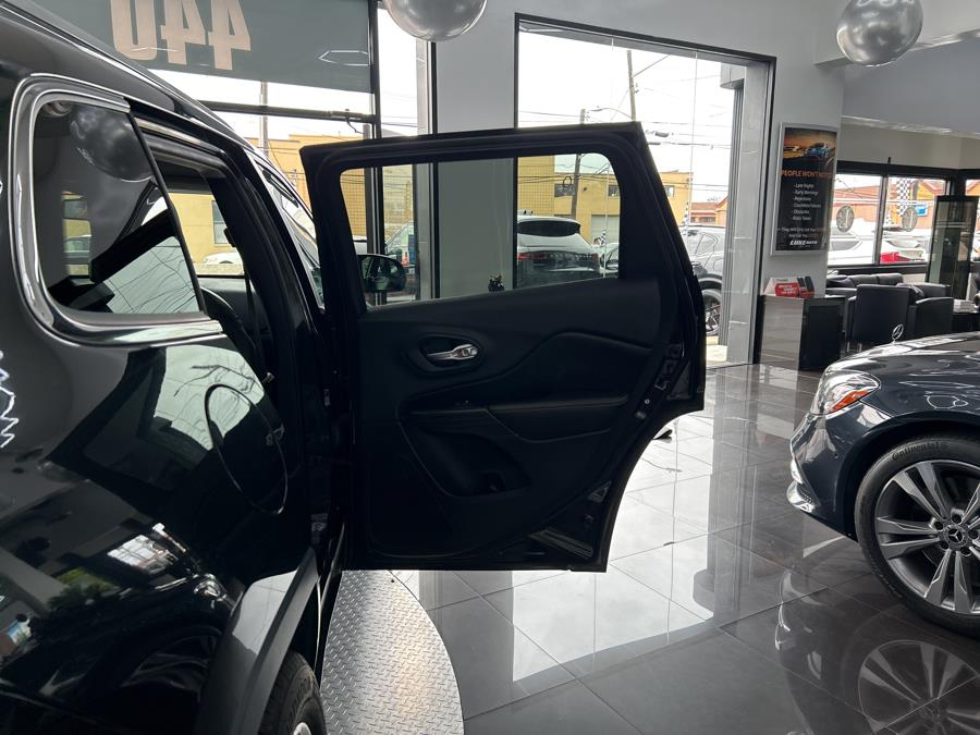 2016 Jeep Cherokee 4WD 4dr Limited, available for sale in Jersey City, New Jersey | Luxe Auto Galleria. Jersey City, New Jersey 2016 Jeep Cherokee 4WD 4dr Limited, available for sale in Jersey City, New Jersey | Luxe Auto Galleria. Jersey City, New Jersey