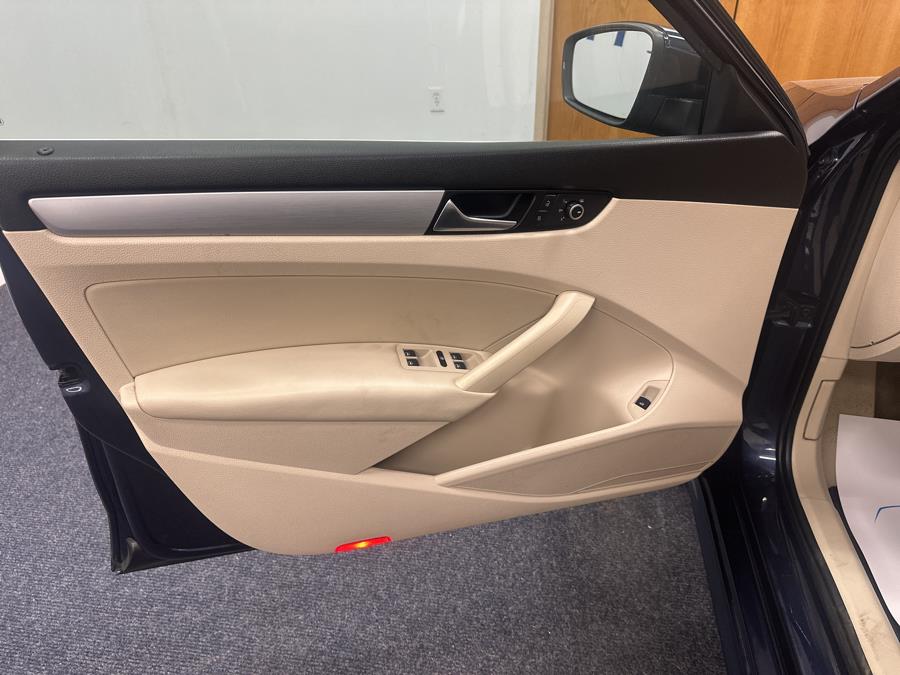 2013 Volkswagen Passat 4dr Sdn 2.5L Auto SE w/Sunroof PZEV, available for sale in Plainville, Connecticut | New England Auto Sales LLC. Plainville, Connecticut 2013 Volkswagen Passat 4dr Sdn 2.5L Auto SE w/Sunroof PZEV, available for sale in Plainville, Connecticut | New England Auto Sales LLC. Plainville, Connecticut