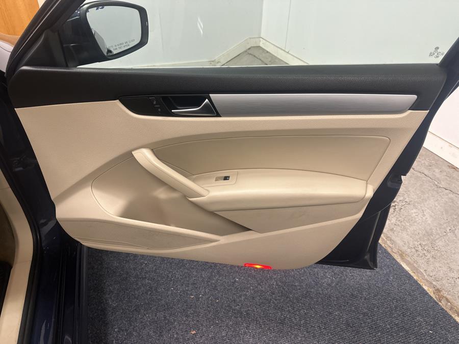 2013 Volkswagen Passat 4dr Sdn 2.5L Auto SE w/Sunroof PZEV, available for sale in Plainville, Connecticut | New England Auto Sales LLC. Plainville, Connecticut 2013 Volkswagen Passat 4dr Sdn 2.5L Auto SE w/Sunroof PZEV, available for sale in Plainville, Connecticut | New England Auto Sales LLC. Plainville, Connecticut