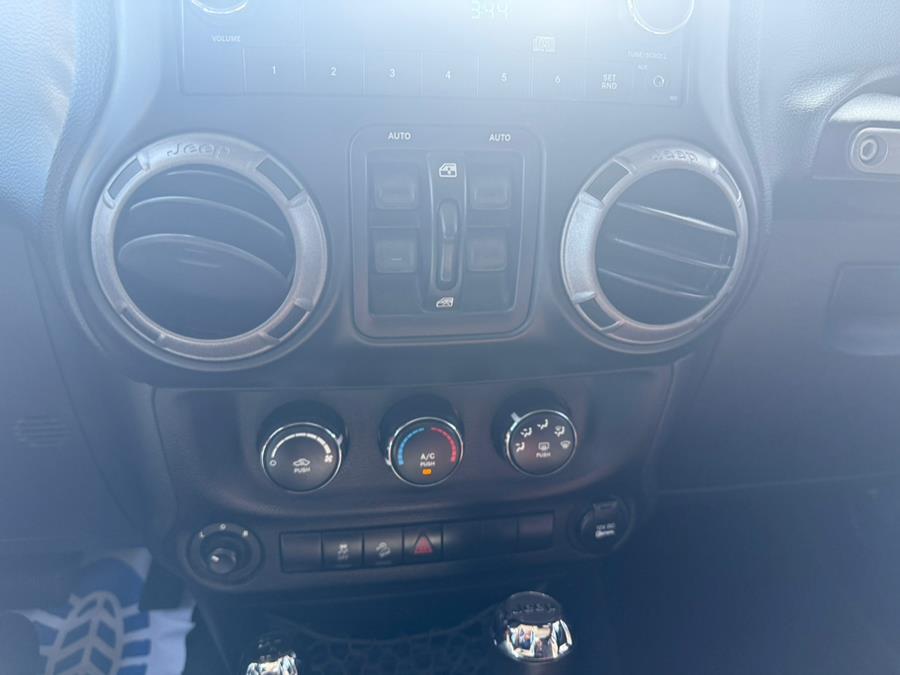 2014 Jeep Wrangler Unlimited 4WD 4dr Sport, available for sale in Bridgeport, Connecticut | CT Auto. Bridgeport, Connecticut 2014 Jeep Wrangler Unlimited 4WD 4dr Sport, available for sale in Bridgeport, Connecticut | CT Auto. Bridgeport, Connecticut