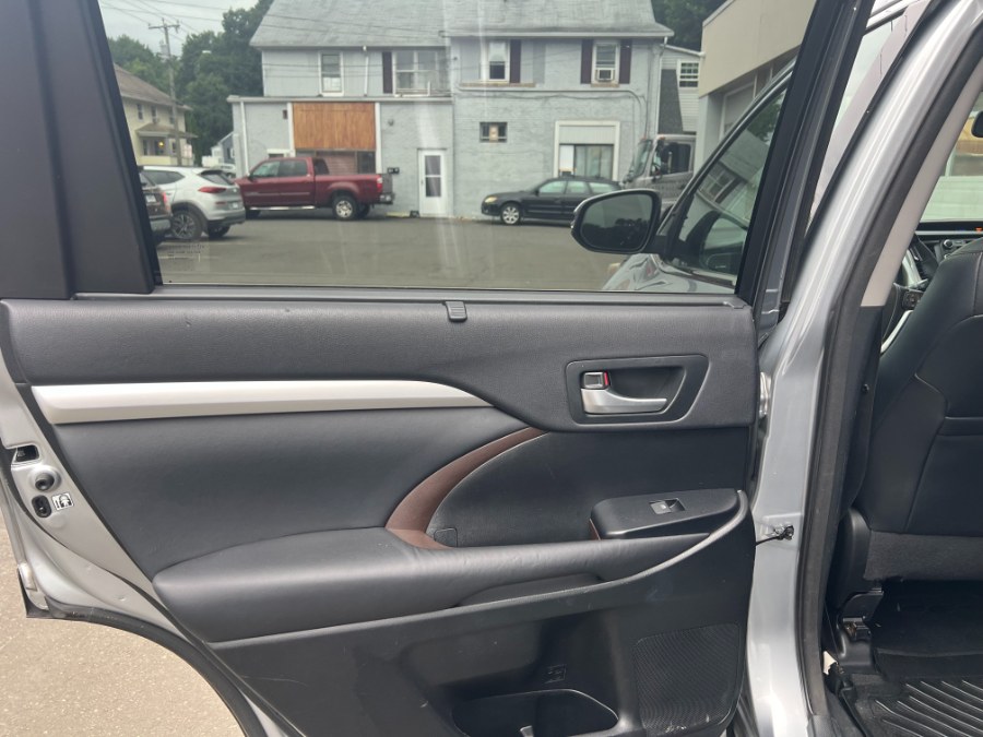 2015 Toyota Highlander AWD 4dr V6 XLE (Natl), available for sale in Bristol, Connecticut | Bristol Auto Center LLC. Bristol, Connecticut 2015 Toyota Highlander AWD 4dr V6 XLE (Natl), available for sale in Bristol, Connecticut | Bristol Auto Center LLC. Bristol, Connecticut