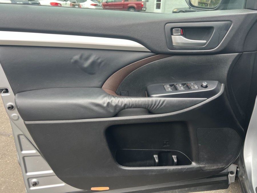 2015 Toyota Highlander AWD 4dr V6 XLE (Natl), available for sale in Bristol, Connecticut | Bristol Auto Center LLC. Bristol, Connecticut 2015 Toyota Highlander AWD 4dr V6 XLE (Natl), available for sale in Bristol, Connecticut | Bristol Auto Center LLC. Bristol, Connecticut