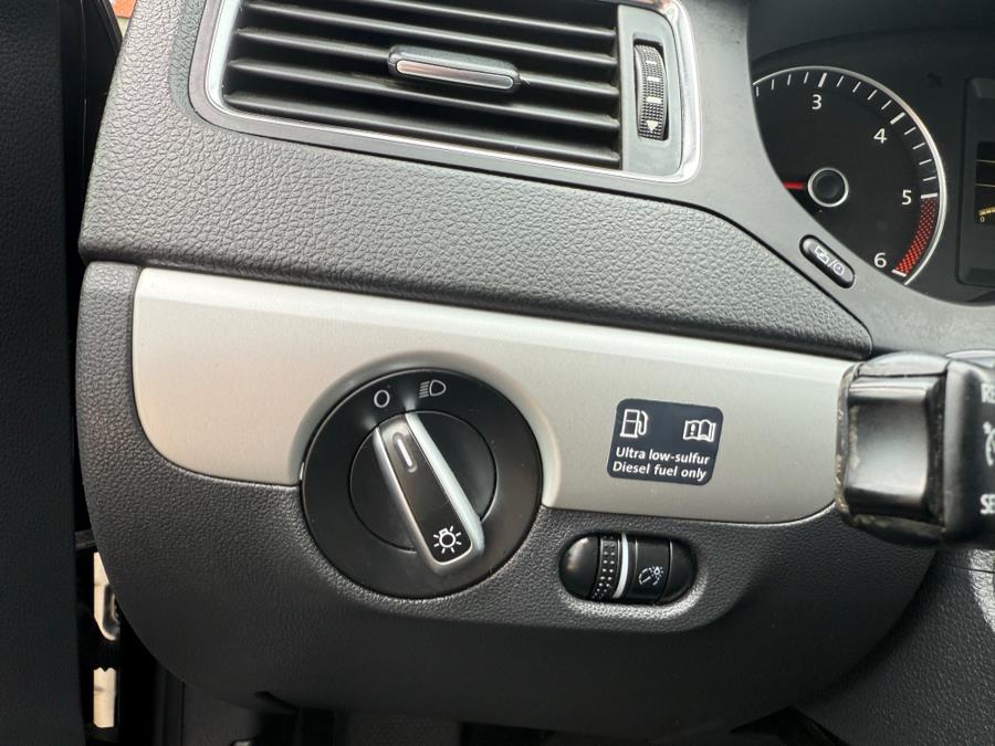 2012 Volkswagen Jetta Sedan 4dr DSG TDI w/Premium, available for sale in Manchester, Connecticut | Carsonmain LLC. Manchester, Connecticut 2012 Volkswagen Jetta Sedan 4dr DSG TDI w/Premium, available for sale in Manchester, Connecticut | Carsonmain LLC. Manchester, Connecticut