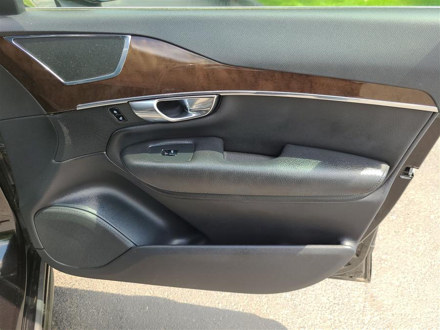 2016 Volvo XC90 AWD 4dr T6 Momentum, available for sale in Canton, Connecticut | Lava Motors. Canton, Connecticut 2016 Volvo XC90 AWD 4dr T6 Momentum, available for sale in Canton, Connecticut | Lava Motors. Canton, Connecticut