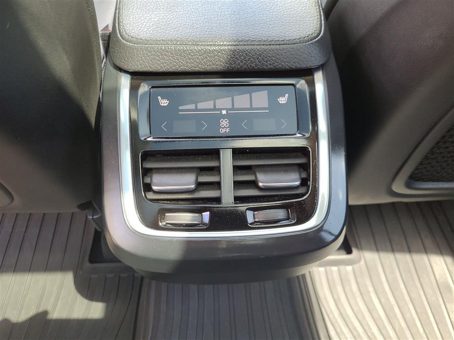 2016 Volvo XC90 AWD 4dr T6 Momentum, available for sale in Canton, Connecticut | Lava Motors. Canton, Connecticut 2016 Volvo XC90 AWD 4dr T6 Momentum, available for sale in Canton, Connecticut | Lava Motors. Canton, Connecticut