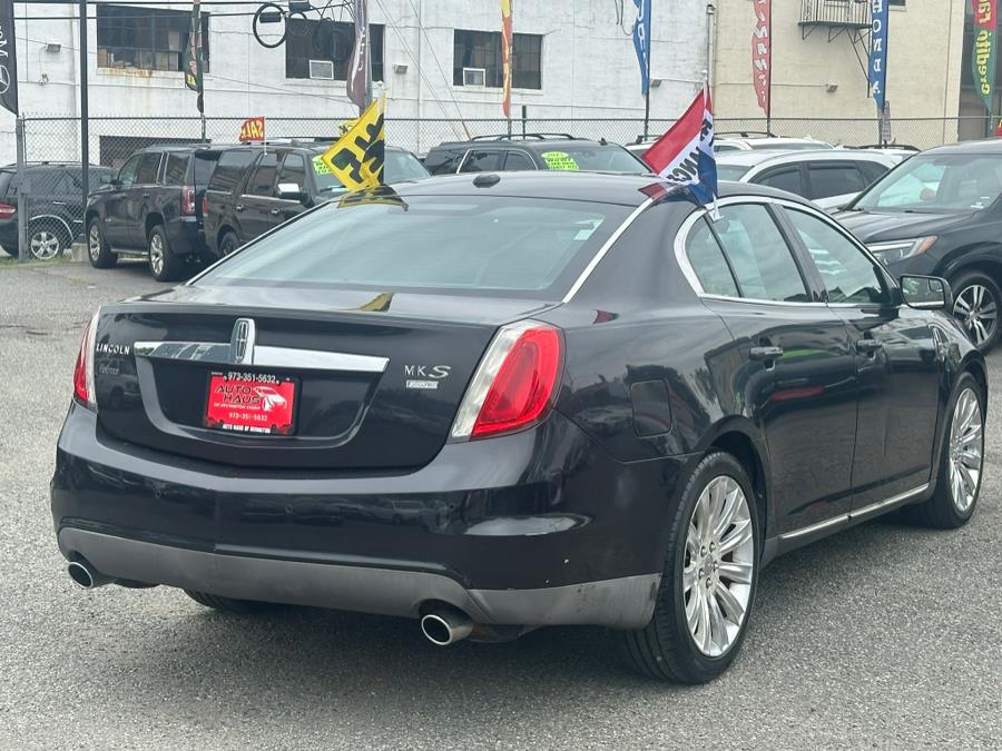 2010 Lincoln MKS photo 4