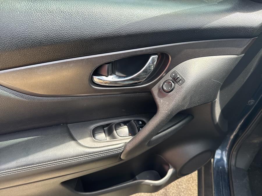 2016 Nissan Rogue AWD 4dr S, available for sale in Worcester, Massachusetts | Worcester Auto Outlet LLC. Worcester, Massachusetts 2016 Nissan Rogue AWD 4dr S, available for sale in Worcester, Massachusetts | Worcester Auto Outlet LLC. Worcester, Massachusetts