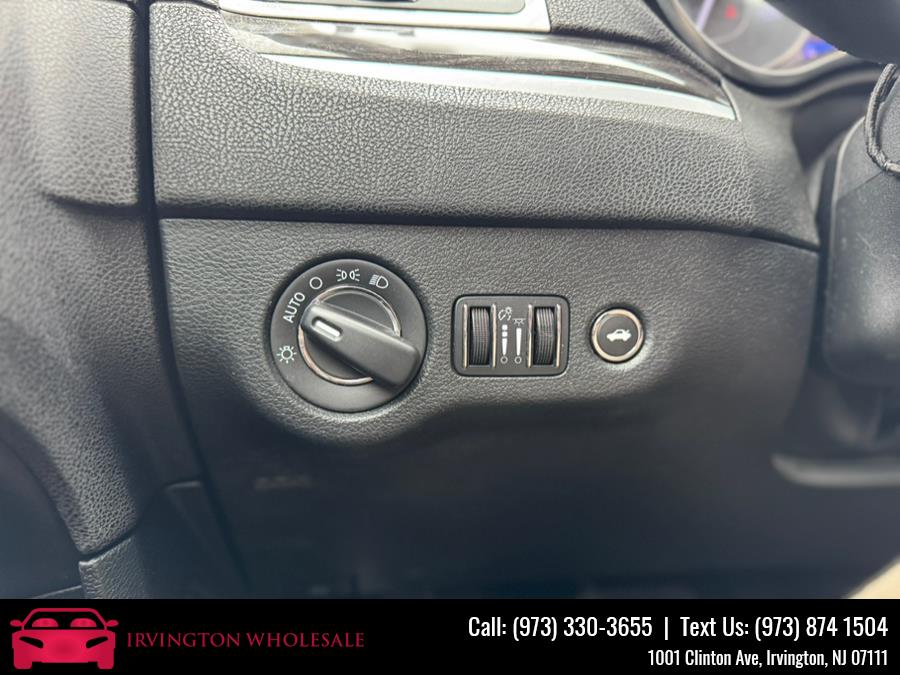 2015 Chrysler 300 4dr Sdn Limited AWD, available for sale in Irvington, New Jersey | Irvington Wholesale Group. Irvington, New Jersey 2015 Chrysler 300 4dr Sdn Limited AWD, available for sale in Irvington, New Jersey | Irvington Wholesale Group. Irvington, New Jersey