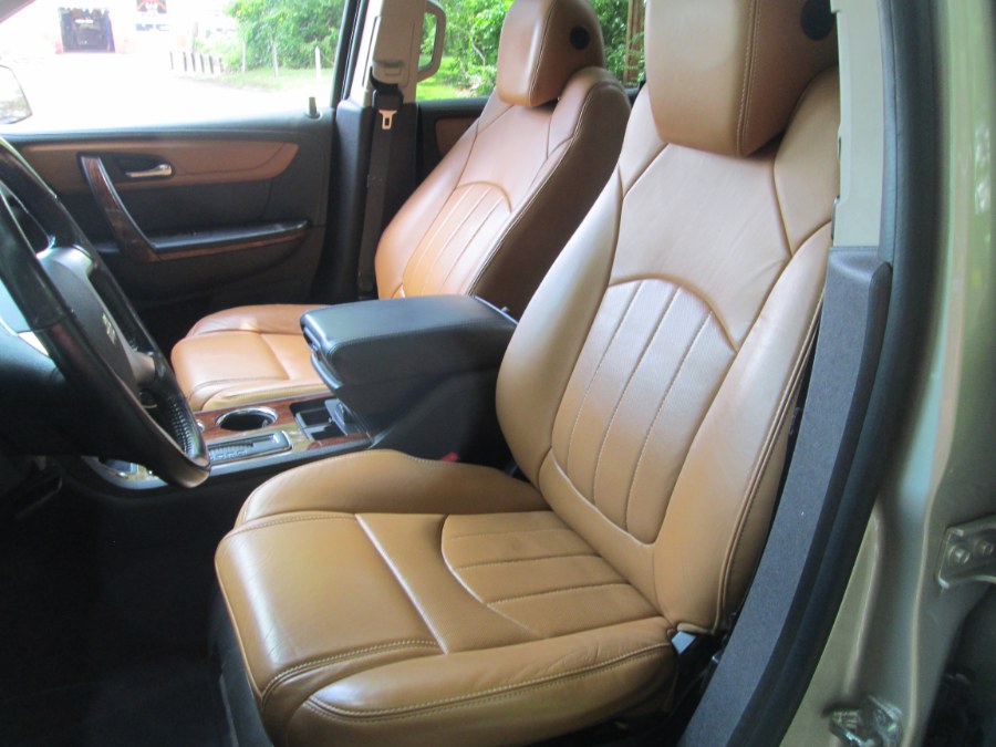 2014 Chevrolet Traverse AWD 4dr LTZ, available for sale in Levittown, Pennsylvania | Levittown Auto. Levittown, Pennsylvania 2014 Chevrolet Traverse AWD 4dr LTZ, available for sale in Levittown, Pennsylvania | Levittown Auto. Levittown, Pennsylvania