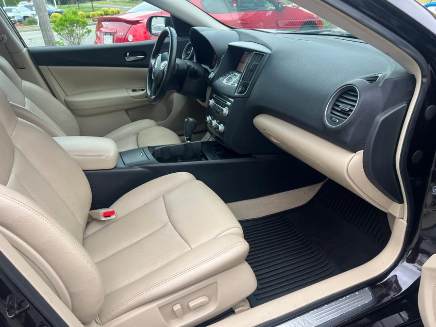 2013 Nissan Maxima 4dr Sdn 3.5 SV, available for sale in Swansea, Massachusetts | Gas On The Run. Swansea, Massachusetts 2013 Nissan Maxima 4dr Sdn 3.5 SV, available for sale in Swansea, Massachusetts | Gas On The Run. Swansea, Massachusetts