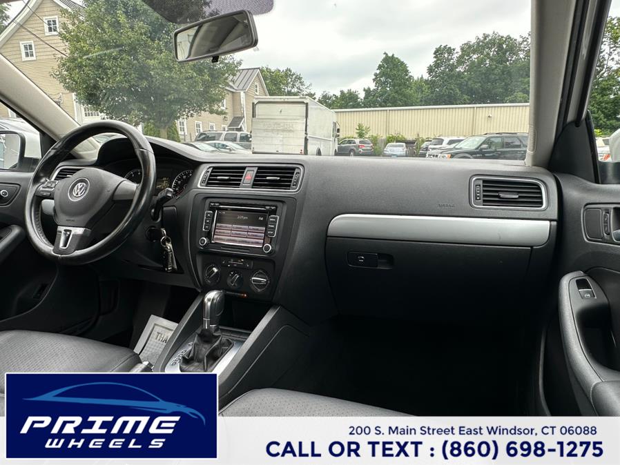 2013 Volkswagen Jetta Sedan 4dr Auto SE w/Convenience/Sunroof PZEV, available for sale in East Windsor, Connecticut | Prime Wheels. East Windsor, Connecticut 2013 Volkswagen Jetta Sedan 4dr Auto SE w/Convenience/Sunroof PZEV, available for sale in East Windsor, Connecticut | Prime Wheels. East Windsor, Connecticut