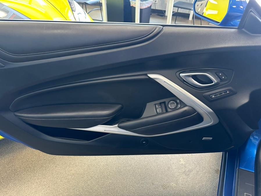 2017 Chevrolet Camaro 2dr Cpe 2SS, available for sale in Inwood, New York | 5 Towns Drive. Inwood, New York 2017 Chevrolet Camaro 2dr Cpe 2SS, available for sale in Inwood, New York | 5 Towns Drive. Inwood, New York