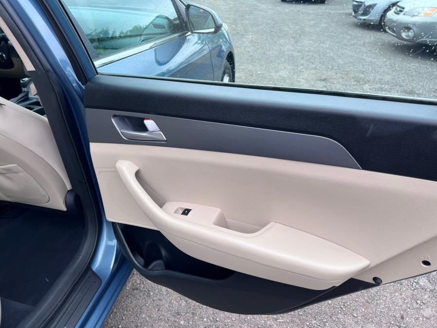 2015 Hyundai Sonata 4dr Sdn 2.4L SE, available for sale in East Windsor, Connecticut | STS Automotive. East Windsor, Connecticut 2015 Hyundai Sonata 4dr Sdn 2.4L SE, available for sale in East Windsor, Connecticut | STS Automotive. East Windsor, Connecticut