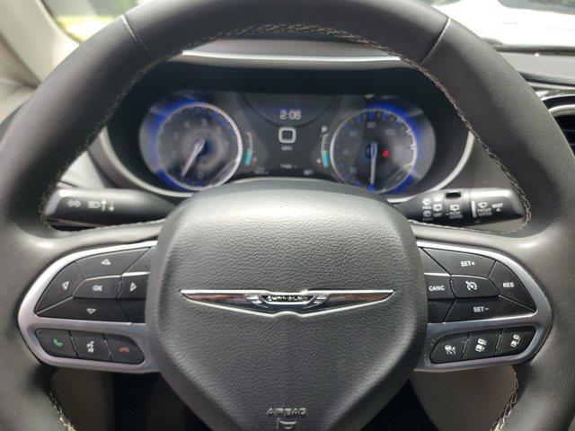 2022 Chrysler Pacifica Touring L, available for sale in Fort Lauderdale, Florida | CarLux Fort Lauderdale. Fort Lauderdale, Florida 2022 Chrysler Pacifica Touring L, available for sale in Fort Lauderdale, Florida | CarLux Fort Lauderdale. Fort Lauderdale, Florida