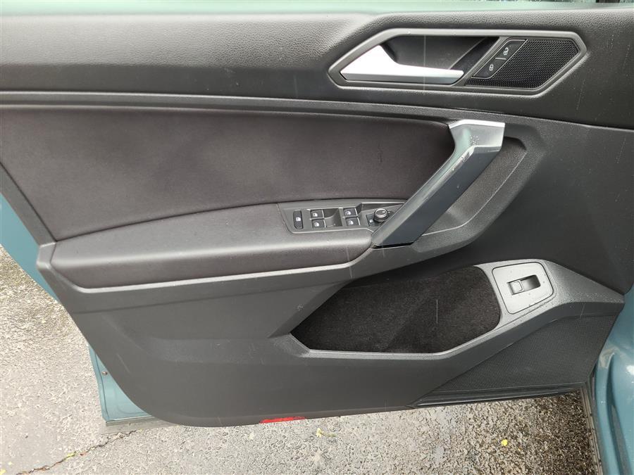 2019 Volkswagen Tiguan 2.0T SEL 4MOTION, available for sale in Canton, Connecticut | Lava Motors. Canton, Connecticut 2019 Volkswagen Tiguan 2.0T SEL 4MOTION, available for sale in Canton, Connecticut | Lava Motors. Canton, Connecticut