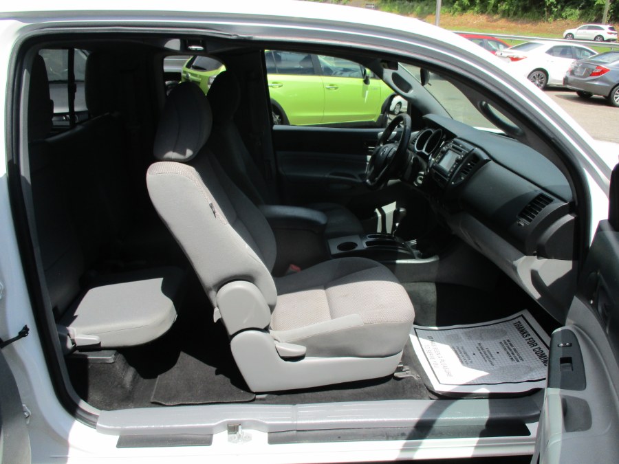 2013 Toyota Tacoma 4x4 Club Cab, available for sale in Meriden, Connecticut | Cos Central Auto. Meriden, Connecticut 2013 Toyota Tacoma 4x4 Club Cab, available for sale in Meriden, Connecticut | Cos Central Auto. Meriden, Connecticut