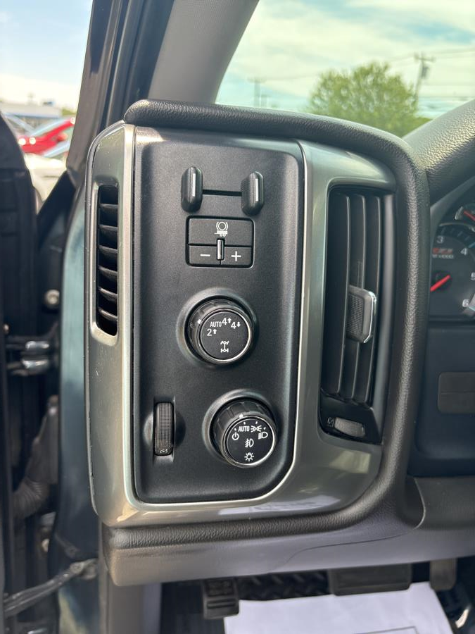 2018 Chevrolet Silverado 1500 4WD Crew Cab 143.5" LT w/2LT, available for sale in Old Saybrook, Connecticut | Saybrook Auto Barn. Old Saybrook, Connecticut 2018 Chevrolet Silverado 1500 4WD Crew Cab 143.5" LT w/2LT, available for sale in Old Saybrook, Connecticut | Saybrook Auto Barn. Old Saybrook, Connecticut
