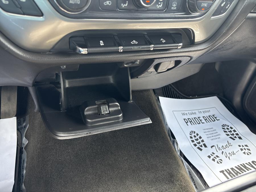 2018 Chevrolet Silverado 1500 4WD Crew Cab 143.5" LT w/2LT, available for sale in Old Saybrook, Connecticut | Saybrook Auto Barn. Old Saybrook, Connecticut 2018 Chevrolet Silverado 1500 4WD Crew Cab 143.5" LT w/2LT, available for sale in Old Saybrook, Connecticut | Saybrook Auto Barn. Old Saybrook, Connecticut