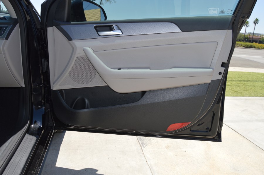 2015 Hyundai Sonata 4dr Sdn 2.4L SE PZEV, available for sale in Moreno Valley, California | Fusion Motors Inc. Moreno Valley, California 2015 Hyundai Sonata 4dr Sdn 2.4L SE PZEV, available for sale in Moreno Valley, California | Fusion Motors Inc. Moreno Valley, California