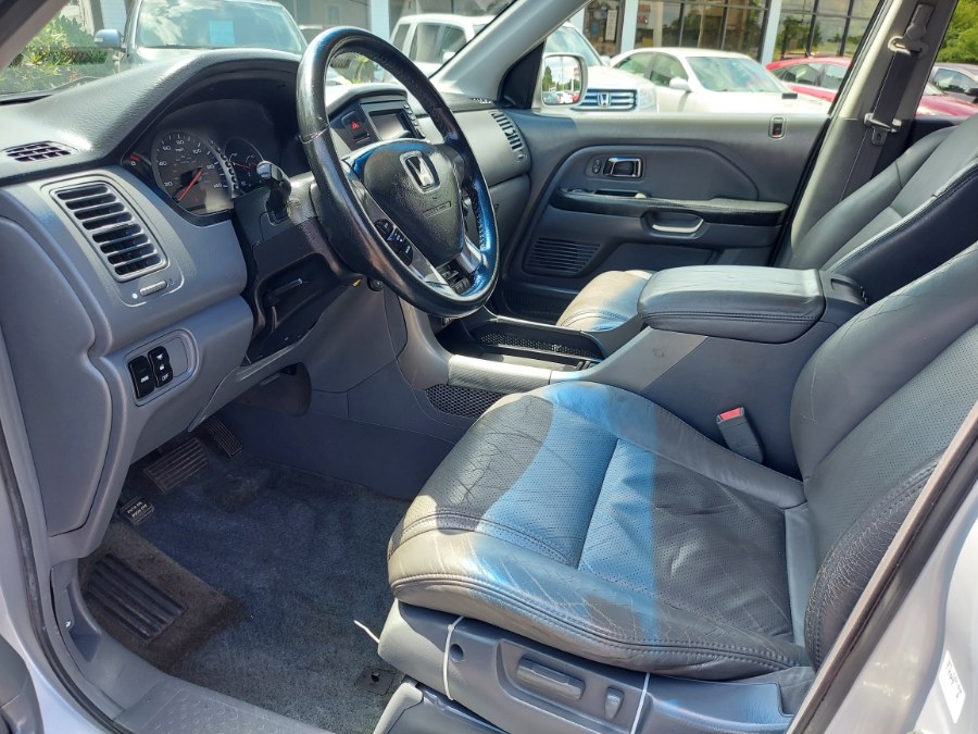 2004 Honda Pilot 4WD EX Auto w/Leather/Nav, available for sale in East Windsor, Connecticut | United Auto Sales of E Windsor, Inc. East Windsor, Connecticut 2004 Honda Pilot 4WD EX Auto w/Leather/Nav, available for sale in East Windsor, Connecticut | United Auto Sales of E Windsor, Inc. East Windsor, Connecticut