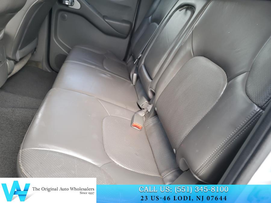 2011 Nissan Frontier 4WD Crew Cab SWB Auto SL, available for sale in Lodi, New Jersey | AW Auto & Truck Wholesalers, Inc. Lodi, New Jersey 2011 Nissan Frontier 4WD Crew Cab SWB Auto SL, available for sale in Lodi, New Jersey | AW Auto & Truck Wholesalers, Inc. Lodi, New Jersey