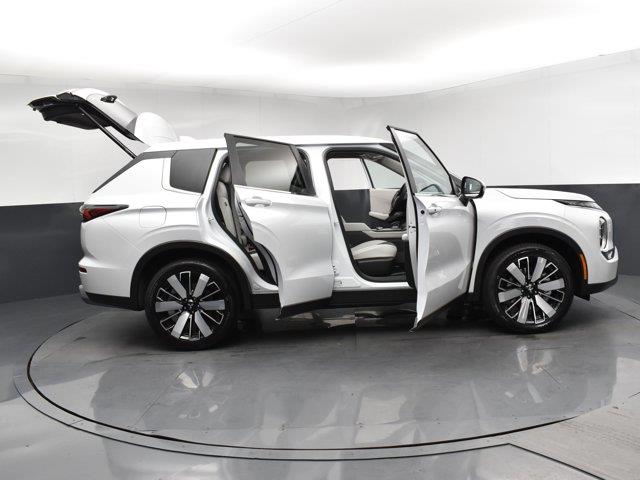 2025 Mitsubishi Outlander SE, available for sale in Woodside, New York | Drive Central. Woodside, New York 2025 Mitsubishi Outlander SE, available for sale in Woodside, New York | Drive Central. Woodside, New York