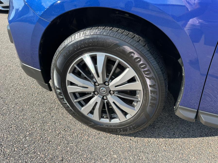 2017 Nissan Pathfinder 4x4 S, available for sale in South Windsor, Connecticut | Mike And Tony Auto Sales, Inc. South Windsor, Connecticut 2017 Nissan Pathfinder 4x4 S, available for sale in South Windsor, Connecticut | Mike And Tony Auto Sales, Inc. South Windsor, Connecticut