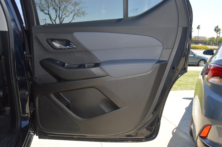 2020 Chevrolet Traverse AWD 4dr LT Cloth w/1LT, available for sale in Moreno Valley, California | Fusion Motors Inc. Moreno Valley, California 2020 Chevrolet Traverse AWD 4dr LT Cloth w/1LT, available for sale in Moreno Valley, California | Fusion Motors Inc. Moreno Valley, California