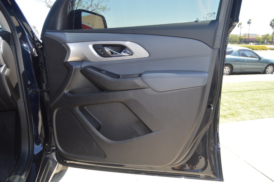 2020 Chevrolet Traverse AWD 4dr LT Cloth w/1LT, available for sale in Moreno Valley, California | Fusion Motors Inc. Moreno Valley, California 2020 Chevrolet Traverse AWD 4dr LT Cloth w/1LT, available for sale in Moreno Valley, California | Fusion Motors Inc. Moreno Valley, California