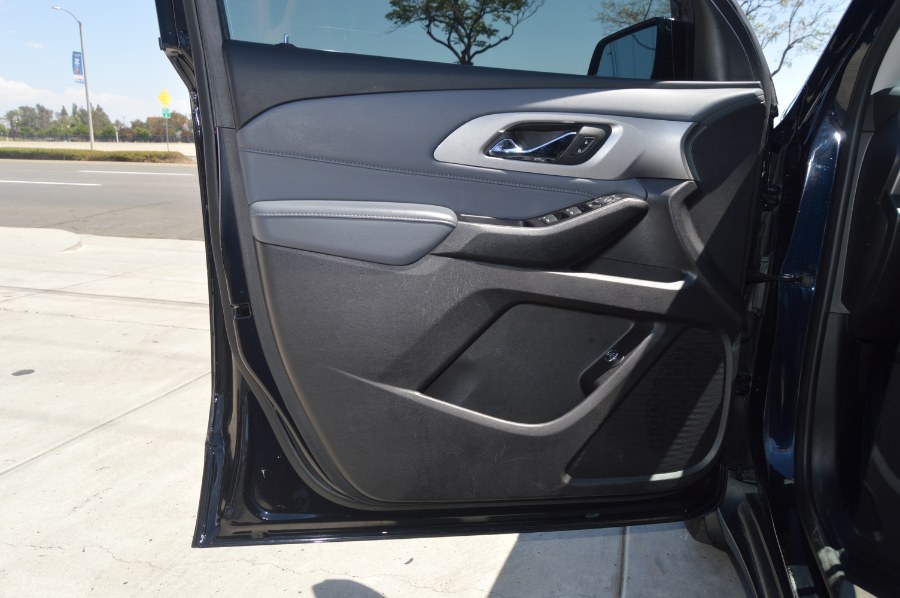 2020 Chevrolet Traverse AWD 4dr LT Cloth w/1LT, available for sale in Moreno Valley, California | Fusion Motors Inc. Moreno Valley, California 2020 Chevrolet Traverse AWD 4dr LT Cloth w/1LT, available for sale in Moreno Valley, California | Fusion Motors Inc. Moreno Valley, California