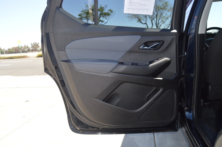 2020 Chevrolet Traverse AWD 4dr LT Cloth w/1LT, available for sale in Moreno Valley, California | Fusion Motors Inc. Moreno Valley, California 2020 Chevrolet Traverse AWD 4dr LT Cloth w/1LT, available for sale in Moreno Valley, California | Fusion Motors Inc. Moreno Valley, California