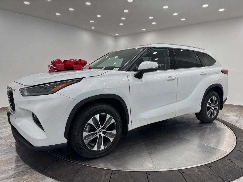 2022 Toyota Highlander XLE AWD, available for sale in Maple Shade, New Jersey | Car Revolution. Maple Shade, New Jersey 2022 Toyota Highlander XLE AWD, available for sale in Maple Shade, New Jersey | Car Revolution. Maple Shade, New Jersey