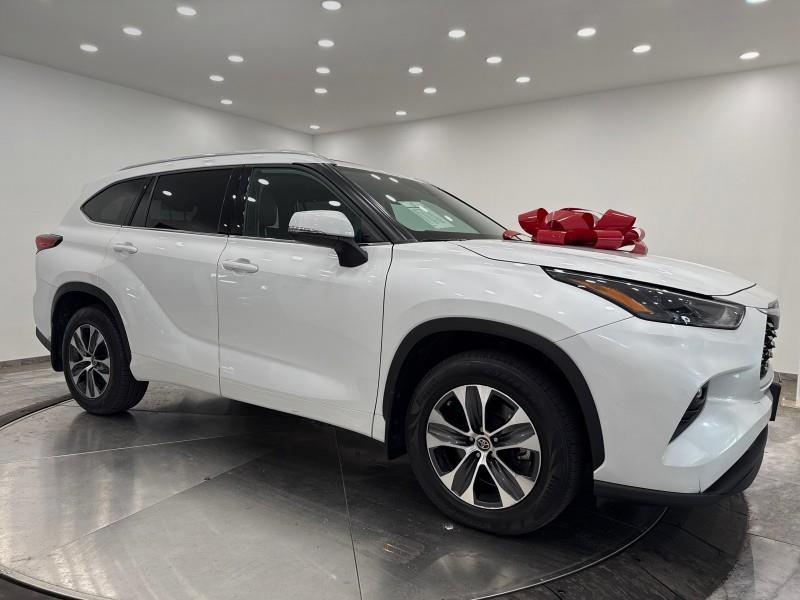 Used 2022 Toyota Highlander in Maple Shade, New Jersey | Car Revolution. Maple Shade, New Jersey