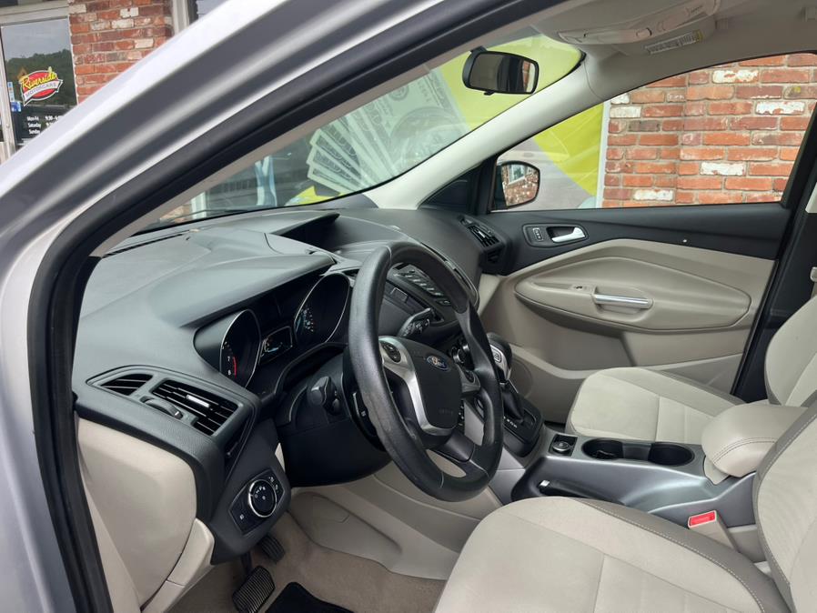2014 Ford Escape FWD 4dr SE, available for sale in Naugatuck, Connecticut | Riverside Motorcars, LLC. Naugatuck, Connecticut 2014 Ford Escape FWD 4dr SE, available for sale in Naugatuck, Connecticut | Riverside Motorcars, LLC. Naugatuck, Connecticut