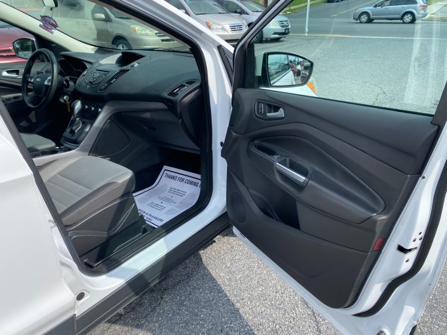 2015 Ford Escape 4WD 4dr SE, available for sale in Bethlehem, Pennsylvania | Best Auto Deals LLC. Bethlehem, Pennsylvania 2015 Ford Escape 4WD 4dr SE, available for sale in Bethlehem, Pennsylvania | Best Auto Deals LLC. Bethlehem, Pennsylvania
