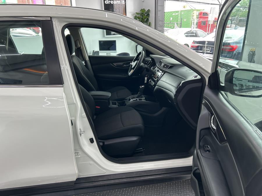 2017 Nissan Rogue AWD SV, available for sale in Jersey City, New Jersey | Luxe Auto Galleria. Jersey City, New Jersey 2017 Nissan Rogue AWD SV, available for sale in Jersey City, New Jersey | Luxe Auto Galleria. Jersey City, New Jersey