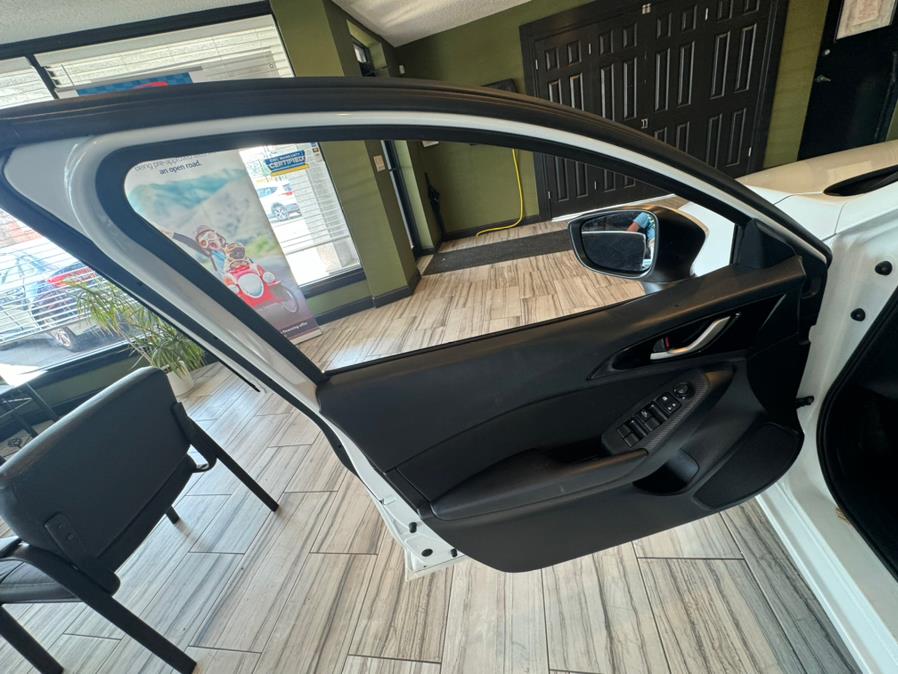 2014 Mazda Mazda3 5dr HB Auto i Touring, available for sale in West Hartford, Connecticut | AutoMax. West Hartford, Connecticut 2014 Mazda Mazda3 5dr HB Auto i Touring, available for sale in West Hartford, Connecticut | AutoMax. West Hartford, Connecticut