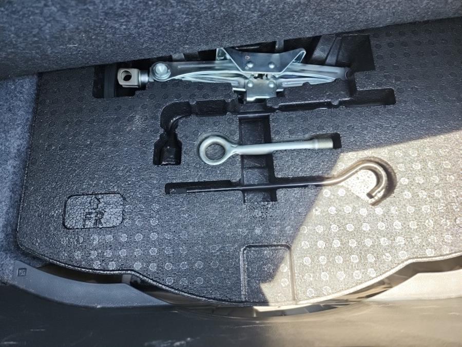 2013 Acura TL 4dr Sdn Auto 2WD, available for sale in Islip, New York | L.I. Auto Gallery. Islip, New York 2013 Acura TL 4dr Sdn Auto 2WD, available for sale in Islip, New York | L.I. Auto Gallery. Islip, New York