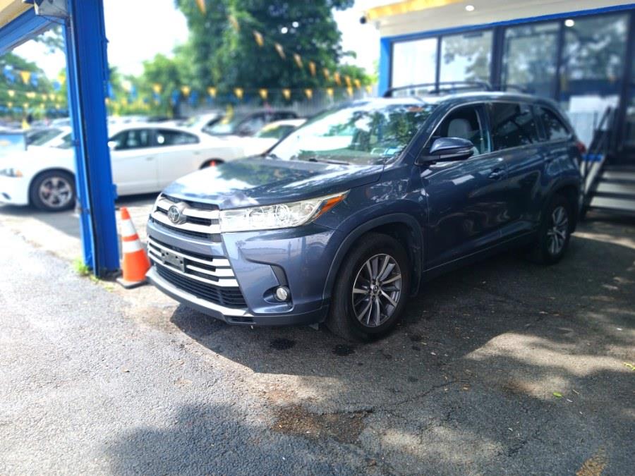 Used 2018 Toyota Highlander in Elmont, New York | Sunrise of Elmont. Elmont, New York