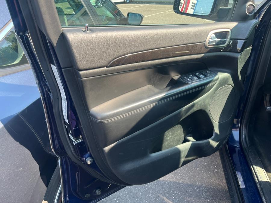 2013 Jeep Grand Cherokee 4WD 4dr Laredo, available for sale in Elmont, New York | Sunrise of Elmont. Elmont, New York 2013 Jeep Grand Cherokee 4WD 4dr Laredo, available for sale in Elmont, New York | Sunrise of Elmont. Elmont, New York