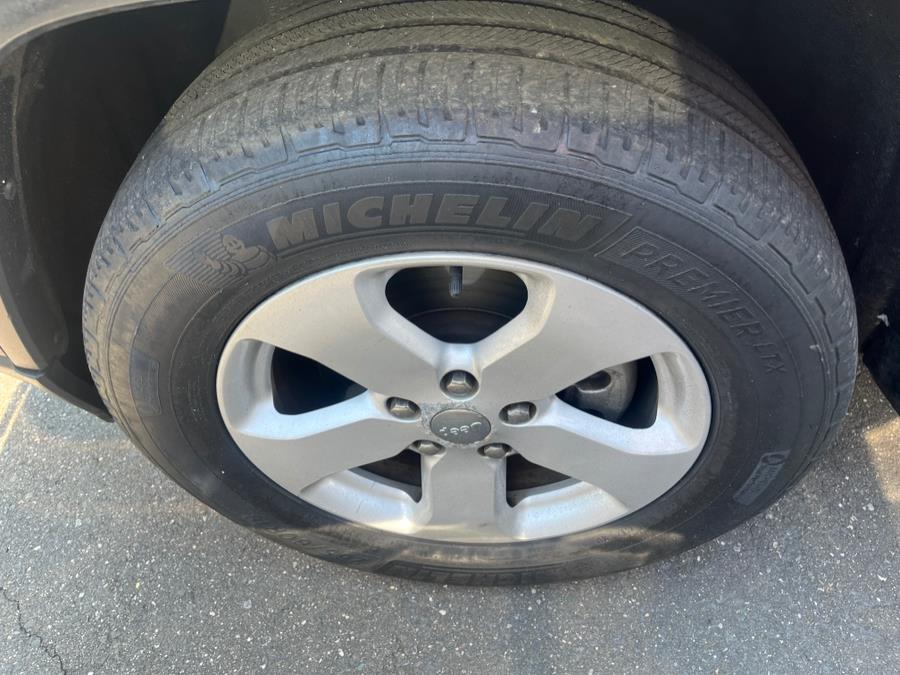 2013 Jeep Grand Cherokee 4WD 4dr Laredo, available for sale in Elmont, New York | Sunrise of Elmont. Elmont, New York 2013 Jeep Grand Cherokee 4WD 4dr Laredo, available for sale in Elmont, New York | Sunrise of Elmont. Elmont, New York