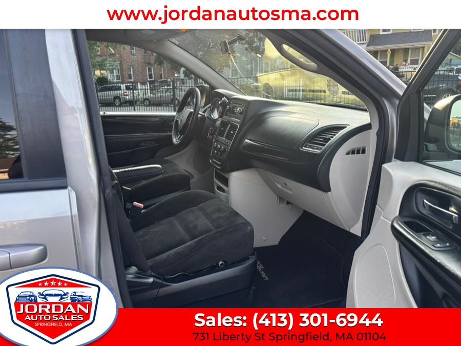 2016 Dodge Grand Caravan 4dr Wgn SE, available for sale in Springfield, Massachusetts | Jordan Auto Sales. Springfield, Massachusetts 2016 Dodge Grand Caravan 4dr Wgn SE, available for sale in Springfield, Massachusetts | Jordan Auto Sales. Springfield, Massachusetts