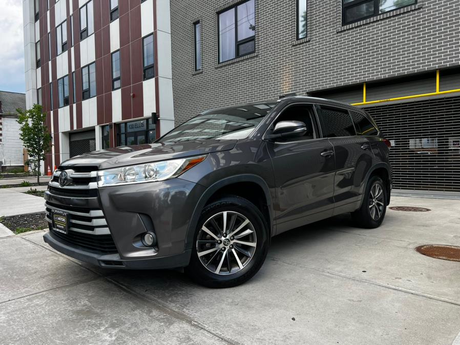 Used 2017 Toyota Highlander in Irvington, New Jersey | Elis Motors Corp. Irvington, New Jersey