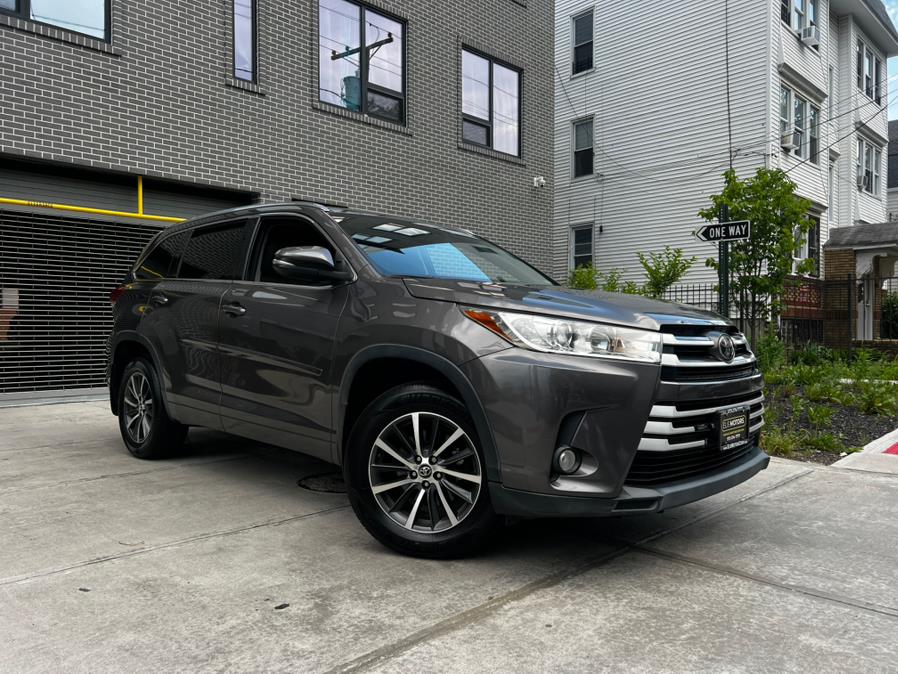 2017 Toyota Highlander XLE V6 AWD (Natl), available for sale in Irvington, New Jersey | Elis Motors Corp. Irvington, New Jersey 2017 Toyota Highlander XLE V6 AWD (Natl), available for sale in Irvington, New Jersey | Elis Motors Corp. Irvington, New Jersey