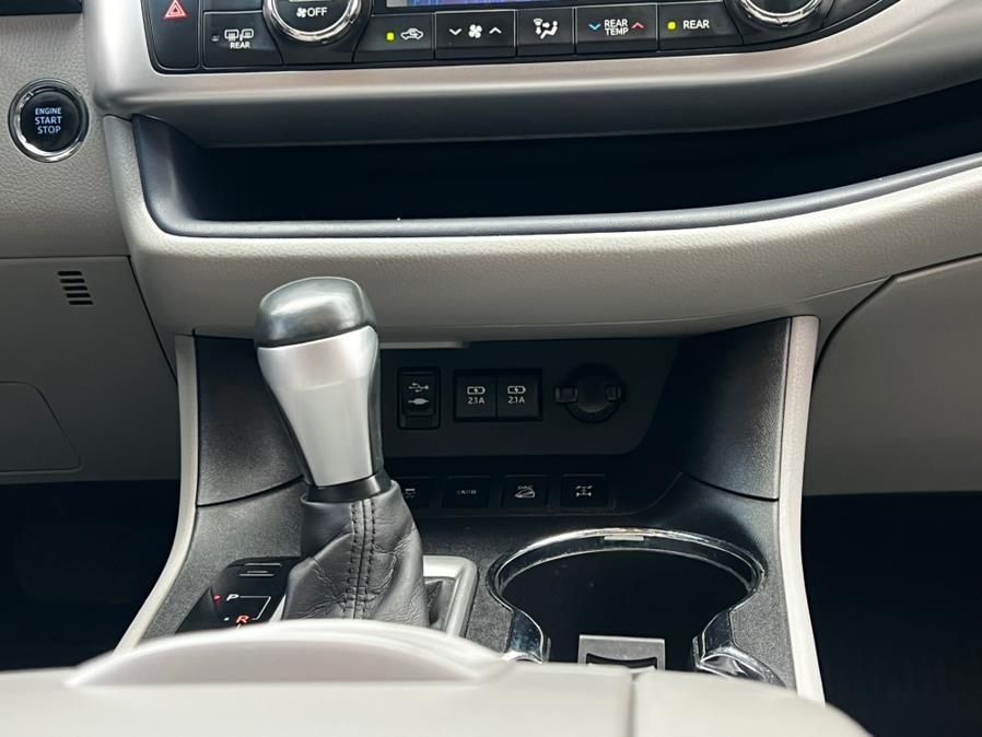 2017 Toyota Highlander XLE V6 AWD (Natl), available for sale in Irvington, New Jersey | Elis Motors Corp. Irvington, New Jersey 2017 Toyota Highlander XLE V6 AWD (Natl), available for sale in Irvington, New Jersey | Elis Motors Corp. Irvington, New Jersey