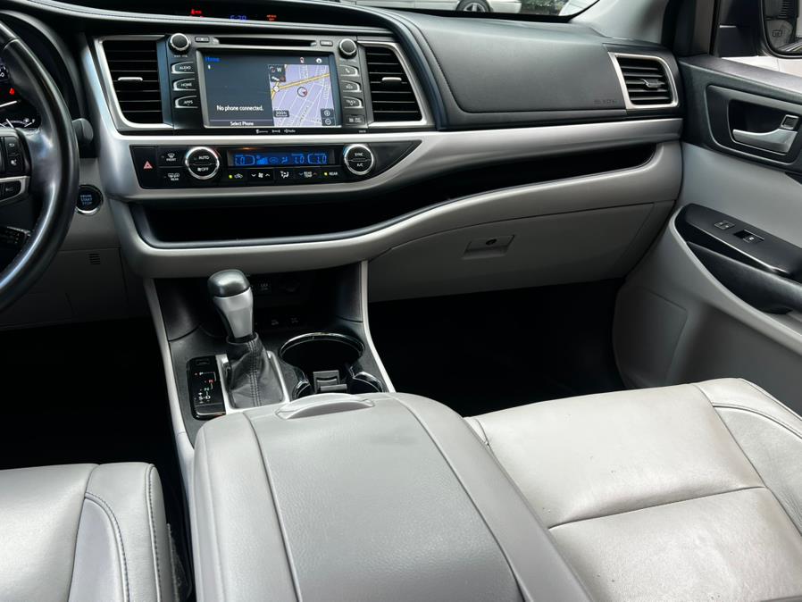 2017 Toyota Highlander XLE V6 AWD (Natl), available for sale in Irvington, New Jersey | Elis Motors Corp. Irvington, New Jersey 2017 Toyota Highlander XLE V6 AWD (Natl), available for sale in Irvington, New Jersey | Elis Motors Corp. Irvington, New Jersey