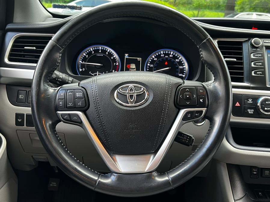 2017 Toyota Highlander XLE V6 AWD (Natl), available for sale in Irvington, New Jersey | Elis Motors Corp. Irvington, New Jersey 2017 Toyota Highlander XLE V6 AWD (Natl), available for sale in Irvington, New Jersey | Elis Motors Corp. Irvington, New Jersey